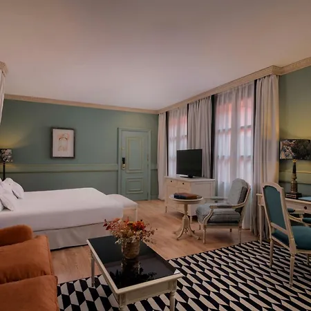 Eugenia De Montijo, Autograph Collection Hotel 5*