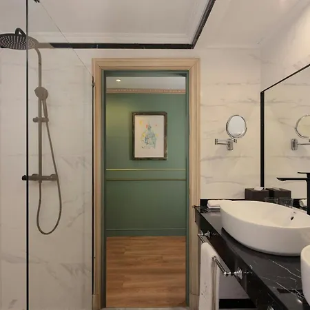 Eugenia De Montijo, Autograph Collection Hotel 5*