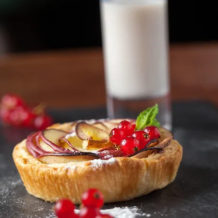 Hotel Eugenia De Montijo, Autograph Collection