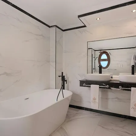 Eugenia De Montijo, Autograph Collection Hotel 5*