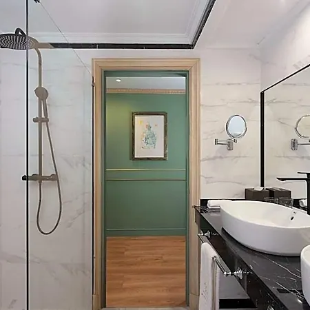 Hotel Eugenia De Montijo, Autograph Collection 5*