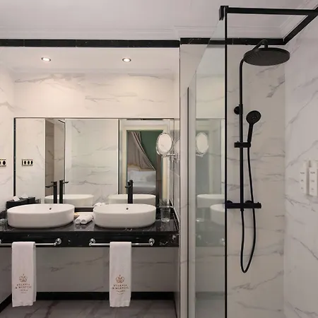Hotel Eugenia De Montijo, Autograph Collection 5*